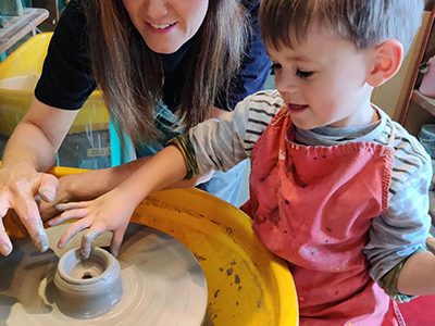 Artshed Arts, throw a pot on the potters wheel