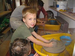 Artshed Arts, throw a pot on the potters wheel