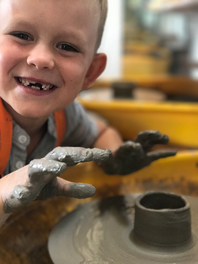 Artshed Arts, throw a pot on the potters wheel